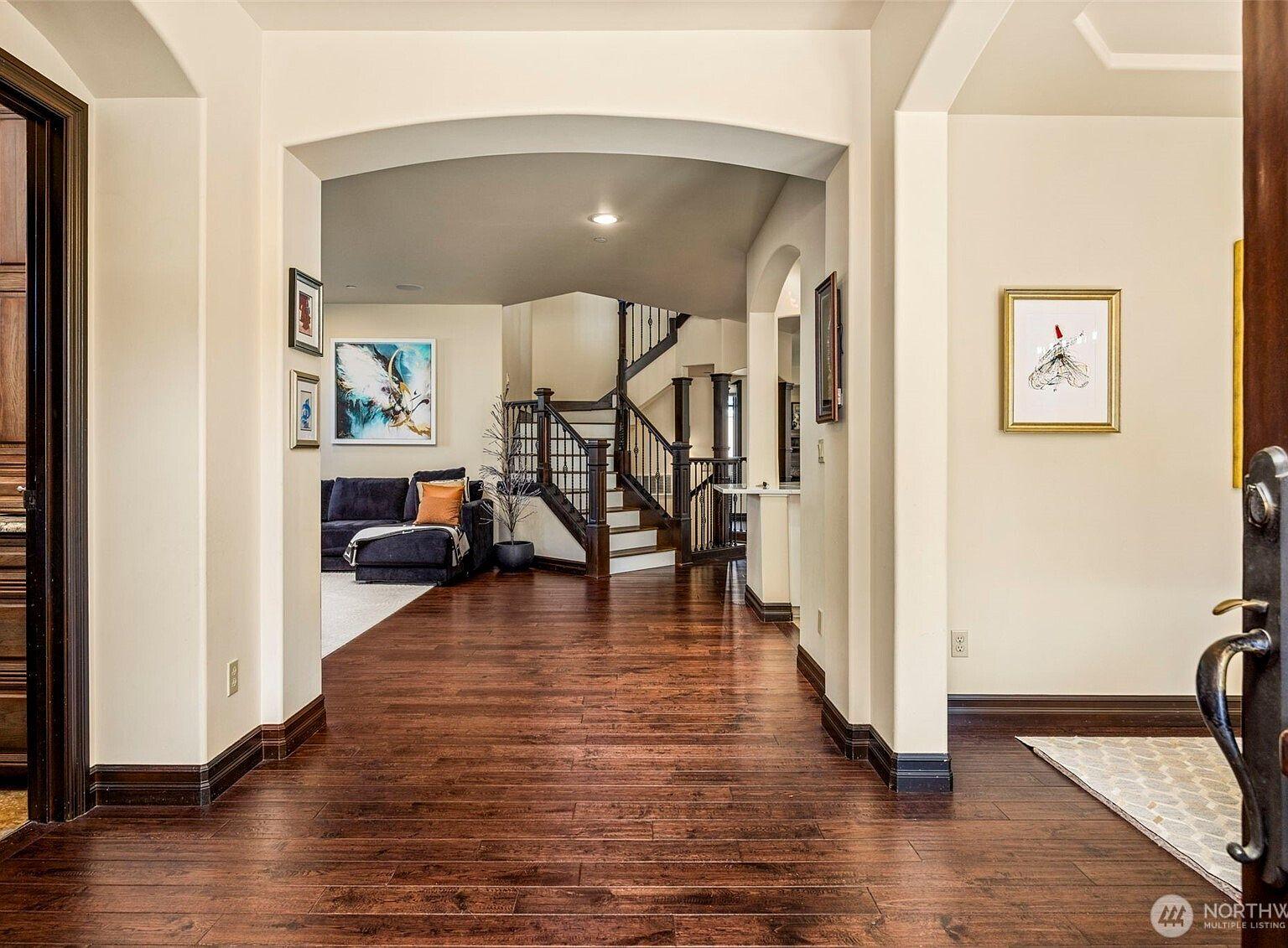 Luxury 4-Bedroom Modern Residence in Kirkland, WA