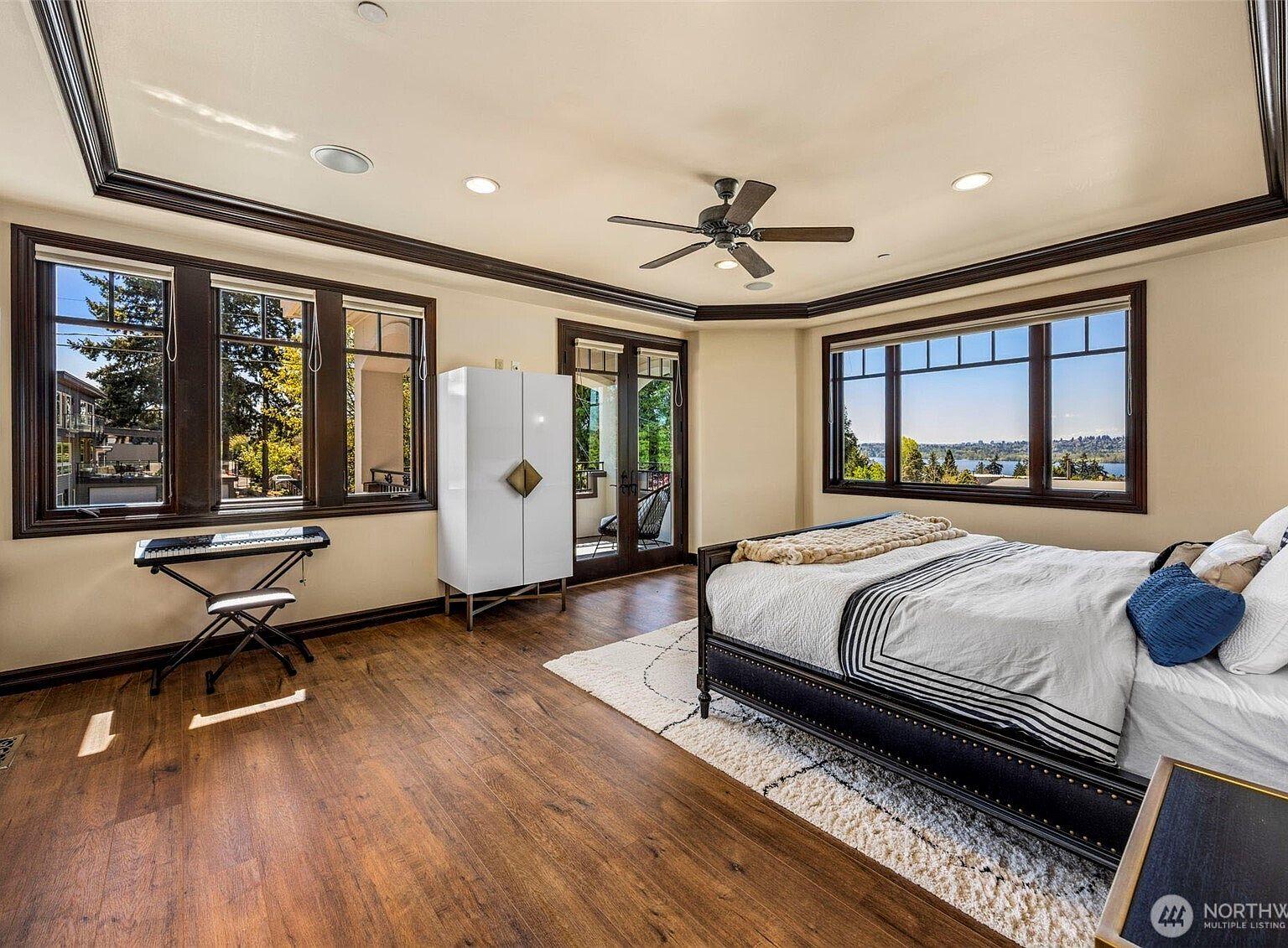 Luxury 4-Bedroom Modern Residence in Kirkland, WA