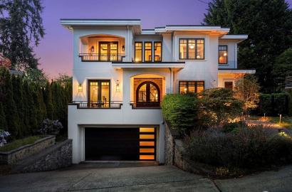Luxury 4-Bedroom Modern Residence in Kirkland, WA