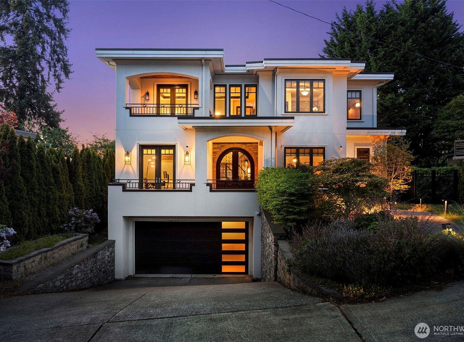 Luxury 4-Bedroom Modern Residence in Kirkland, WA