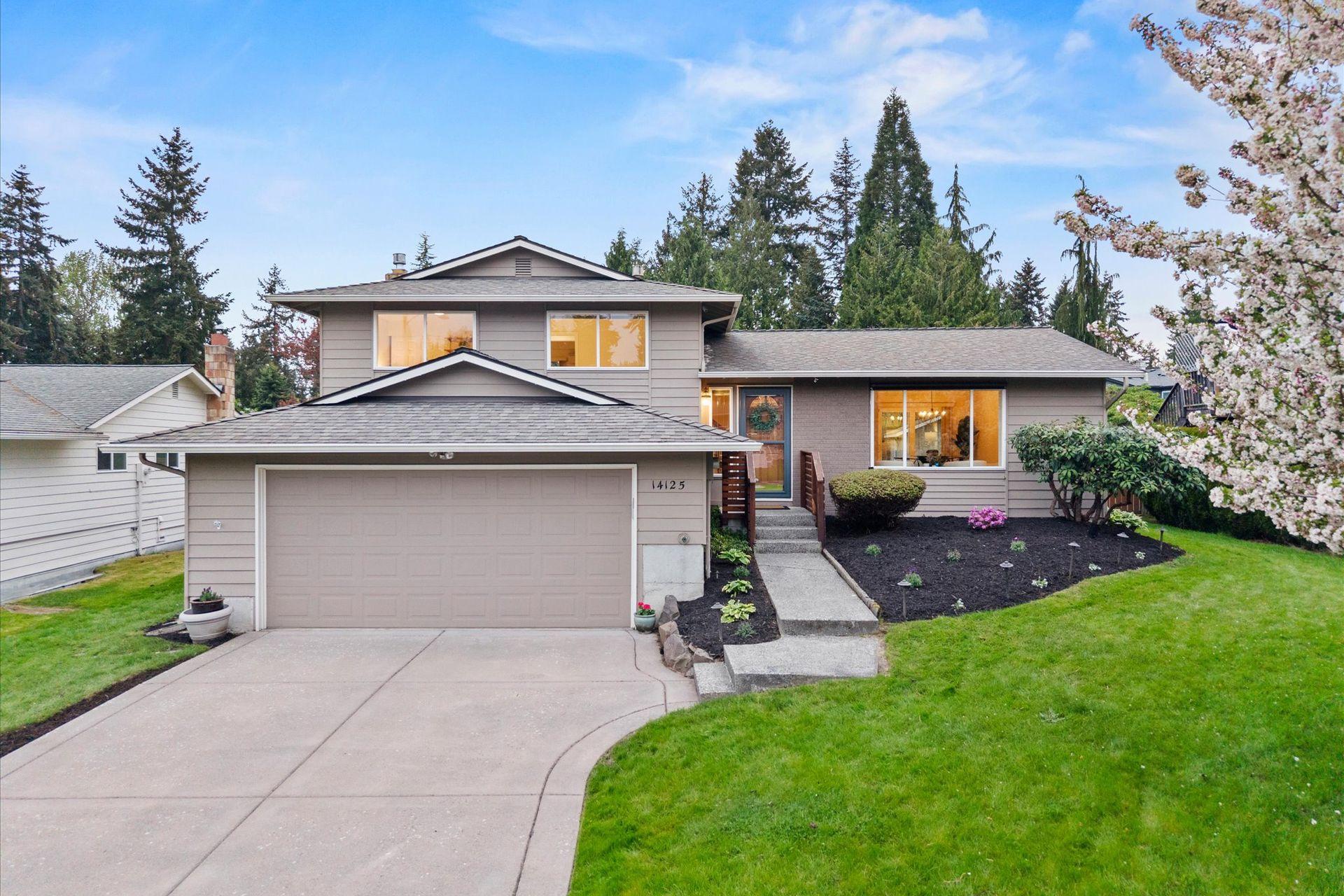 Modern Family Home with Garage in Kirkland, Washington