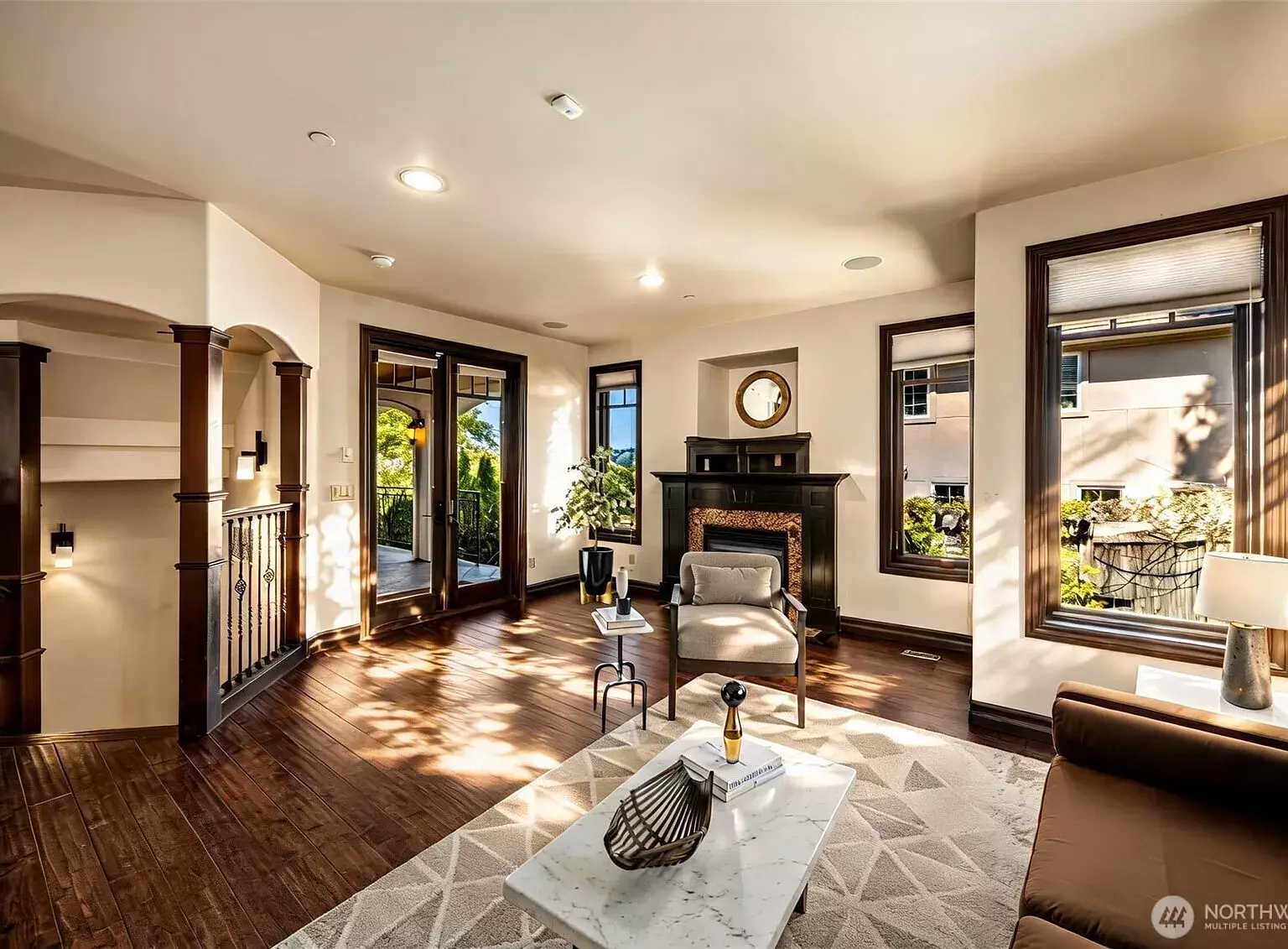 Luxury 4-Bedroom Modern Residence in Kirkland, WA