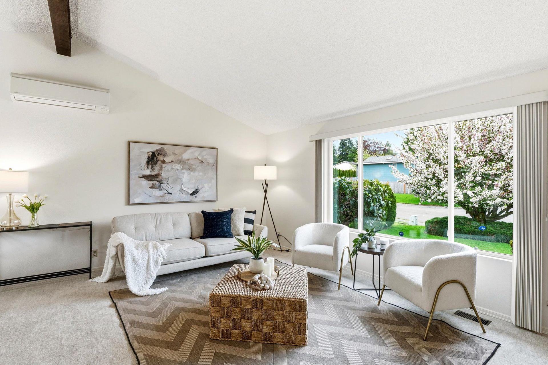 Modern Family Home with Garage in Kirkland, Washington