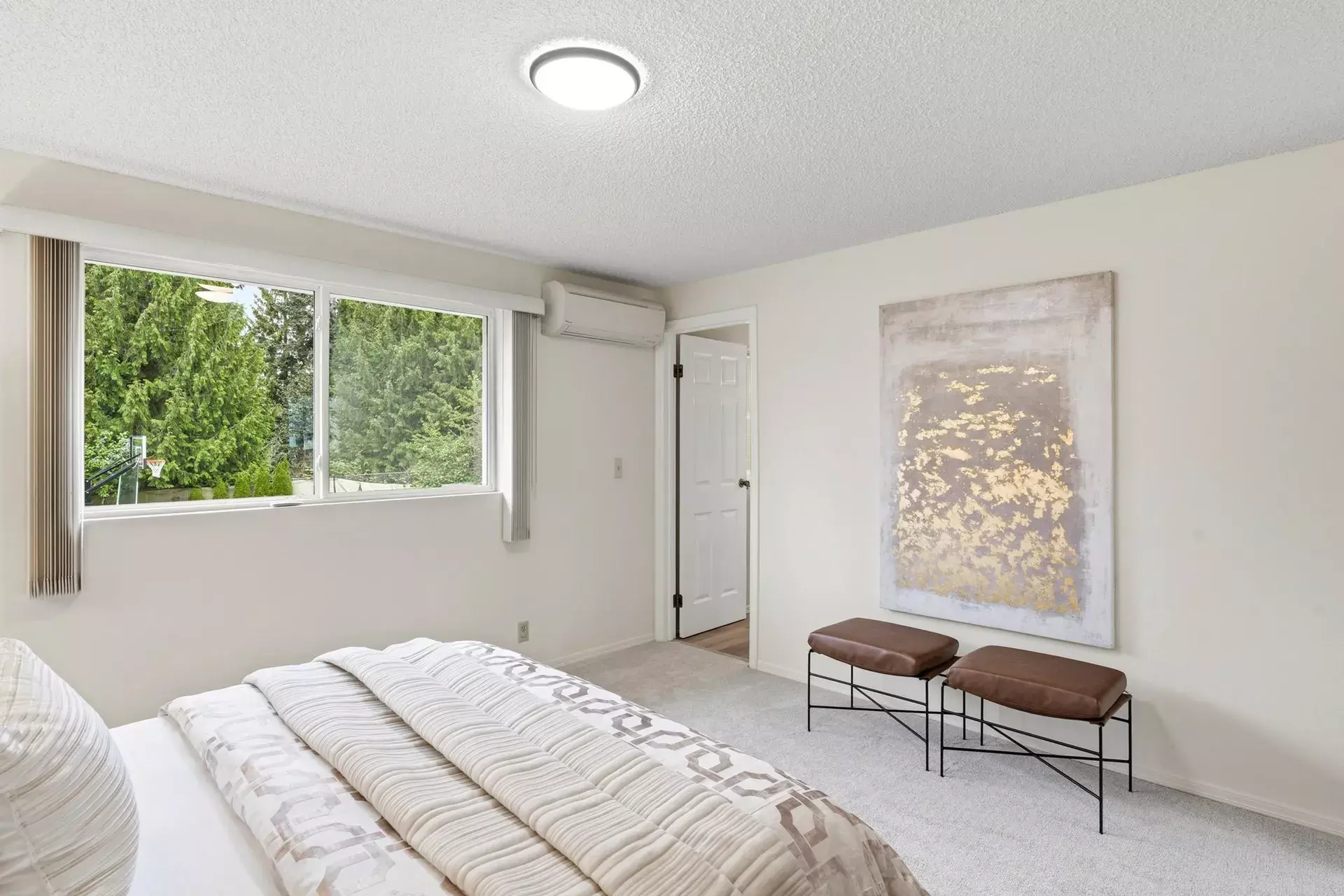 Luxury 4-Bedroom Modern Residence in Kirkland, WA