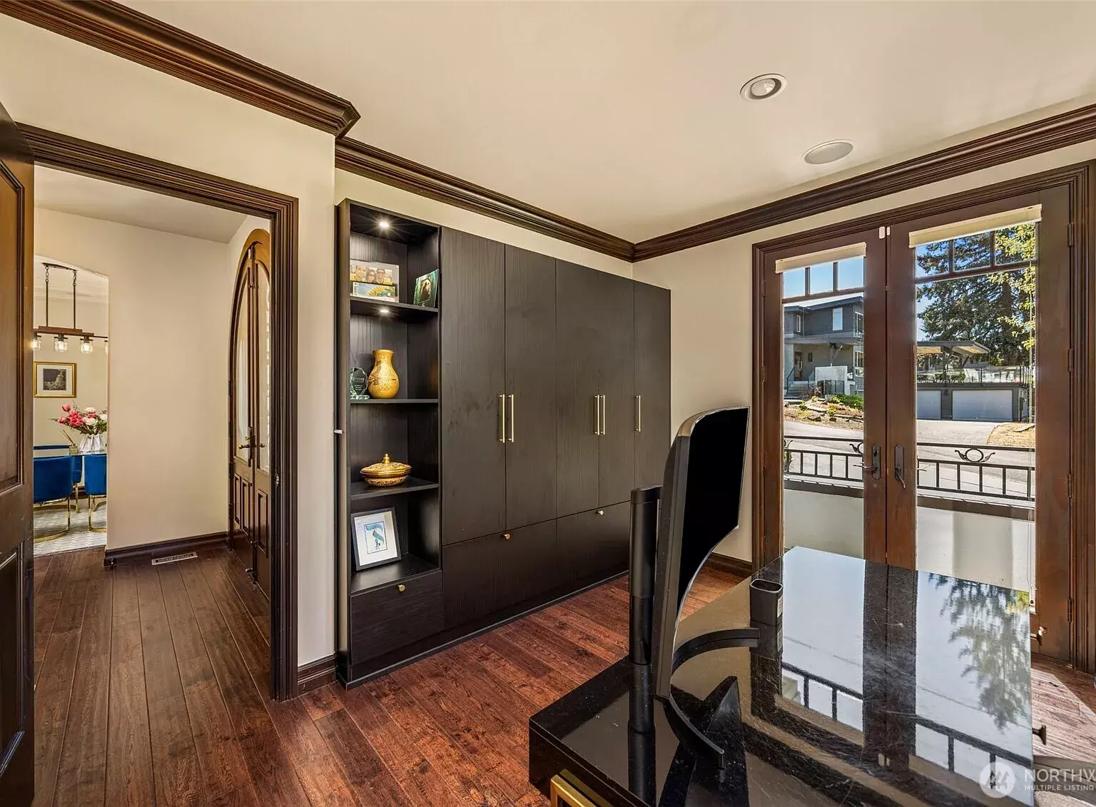 Luxury 4-Bedroom Modern Residence in Kirkland, WA