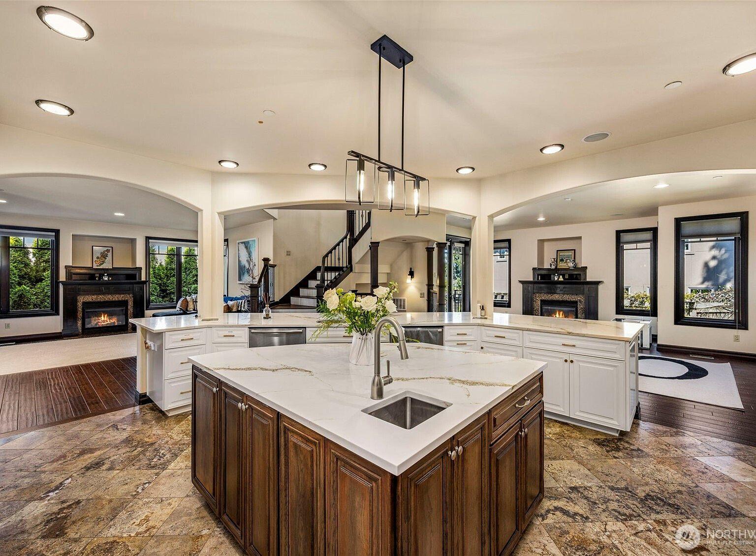 Luxury 4-Bedroom Modern Residence in Kirkland, WA