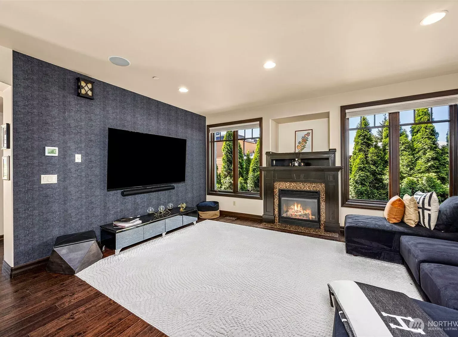 Luxury 4-Bedroom Modern Residence in Kirkland, WA