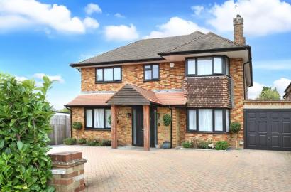 Elegant Family Home with Conservatory in Buckinghamshire