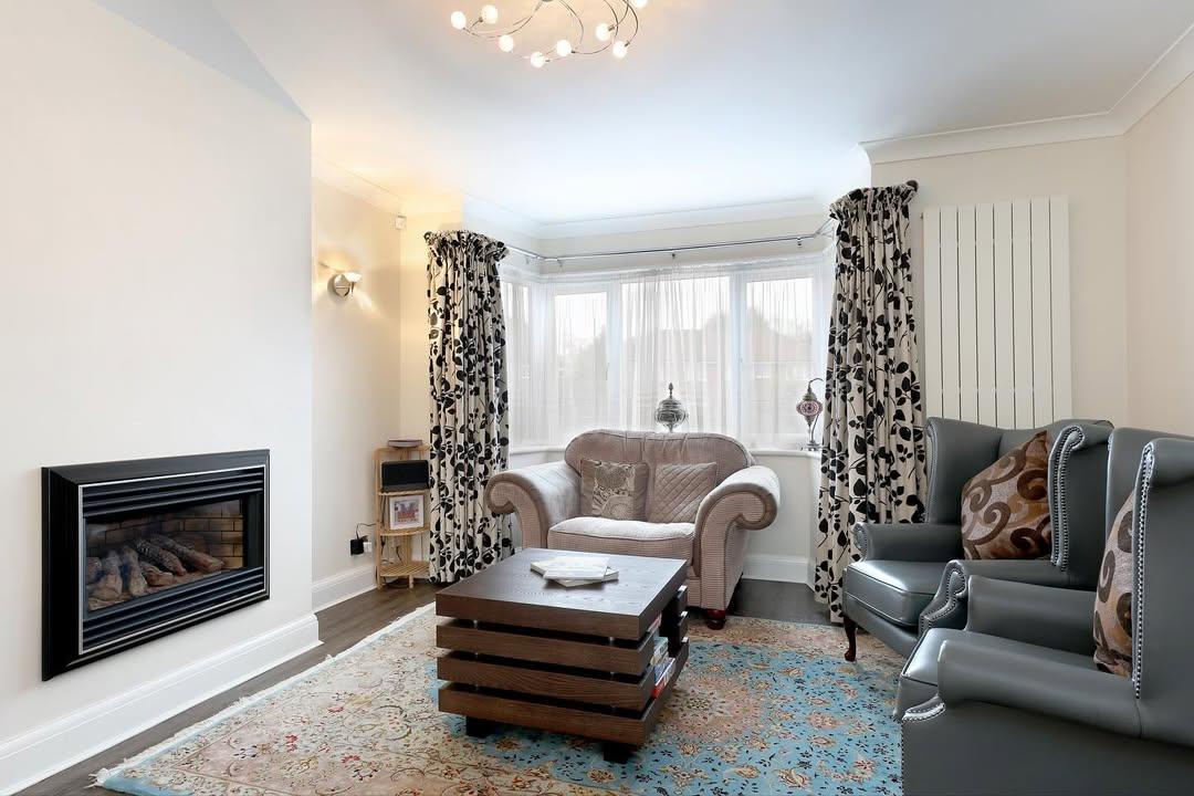 Elegant Family Home with Conservatory in Buckinghamshire