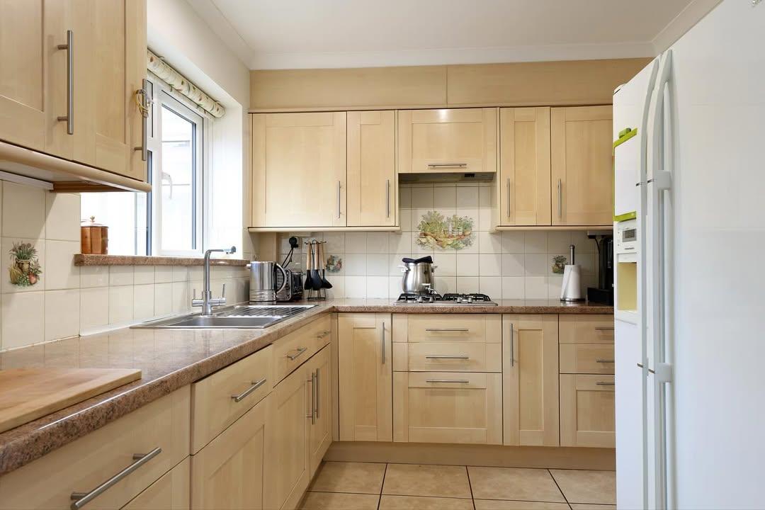 Elegant Family Home with Conservatory in Buckinghamshire