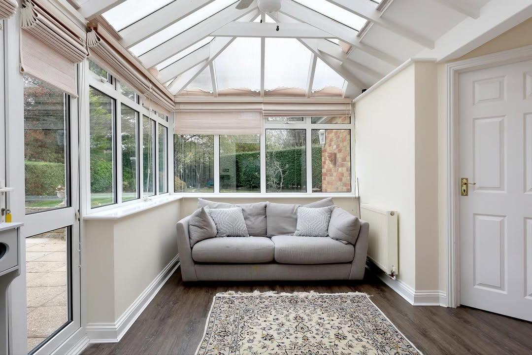 Elegant Family Home with Conservatory in Buckinghamshire