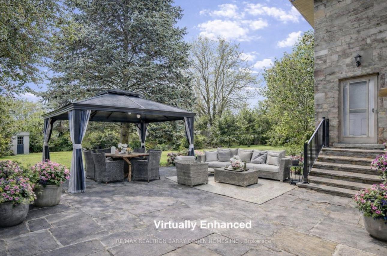 Luxury Six-Bedroom Detached Residence in Beaconsfield