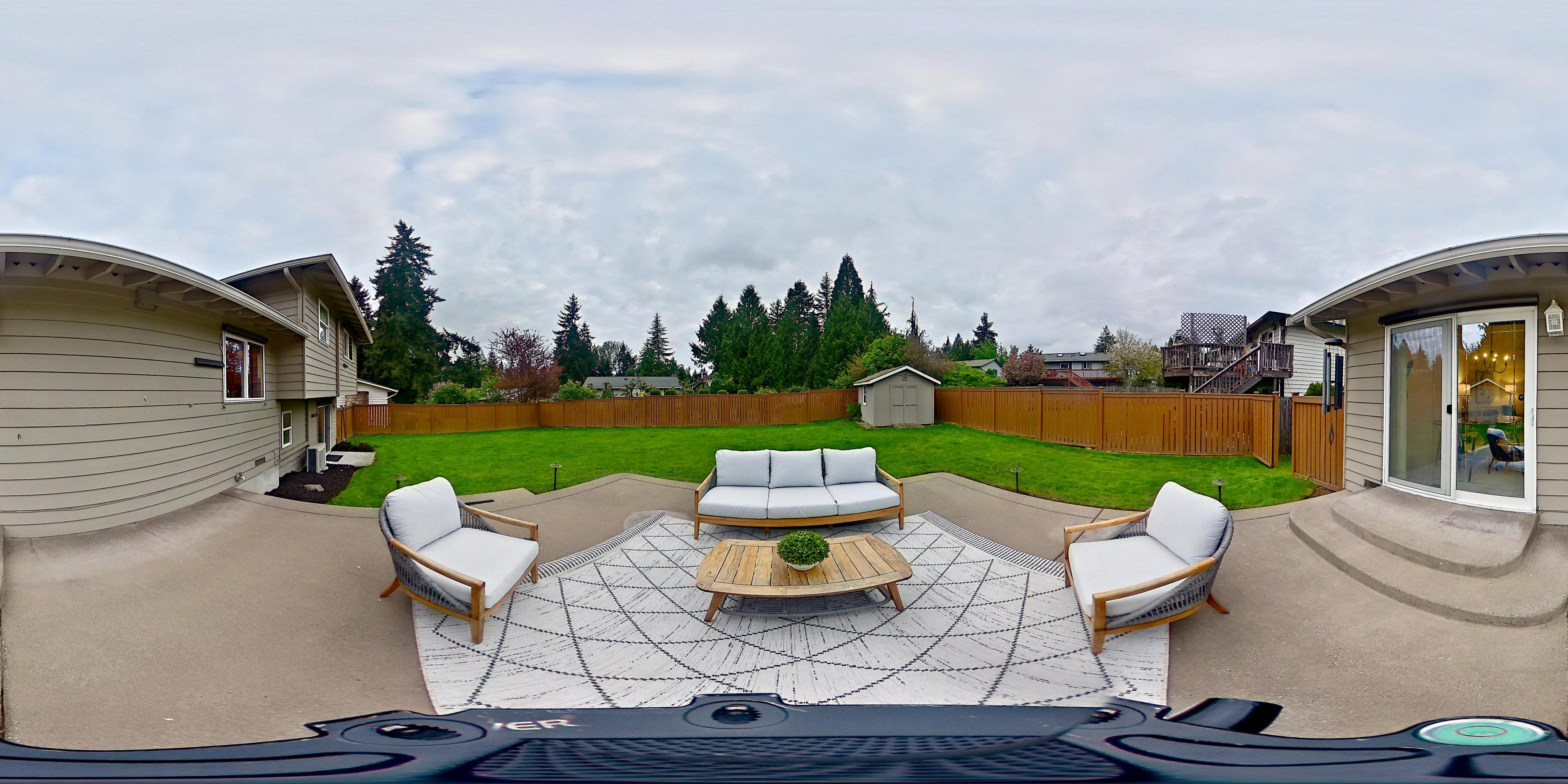 Modern Family Home with Garage in Kirkland, Washington