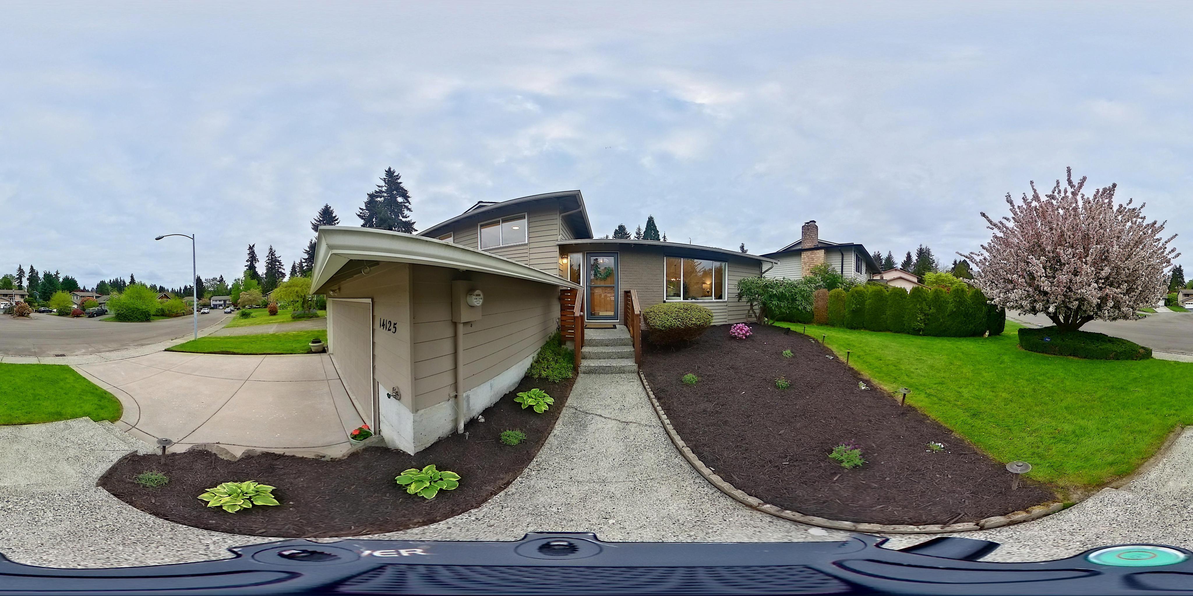 Modern Family Home with Garage in Kirkland, Washington