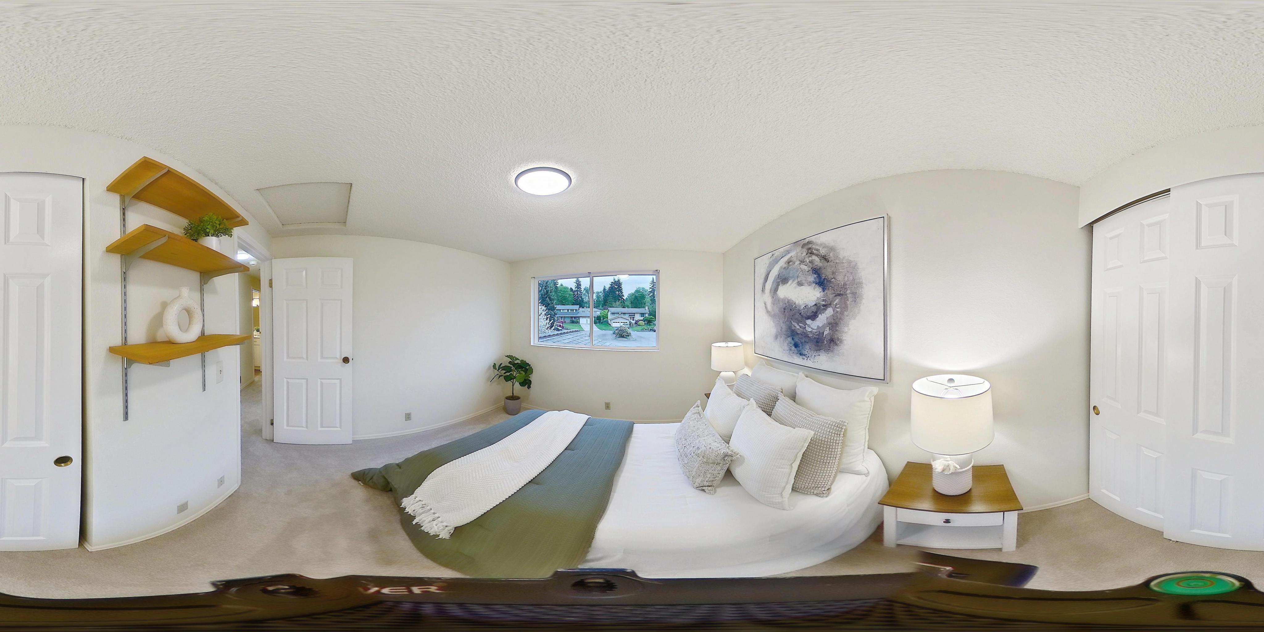 Modern Family Home with Garage in Kirkland, Washington
