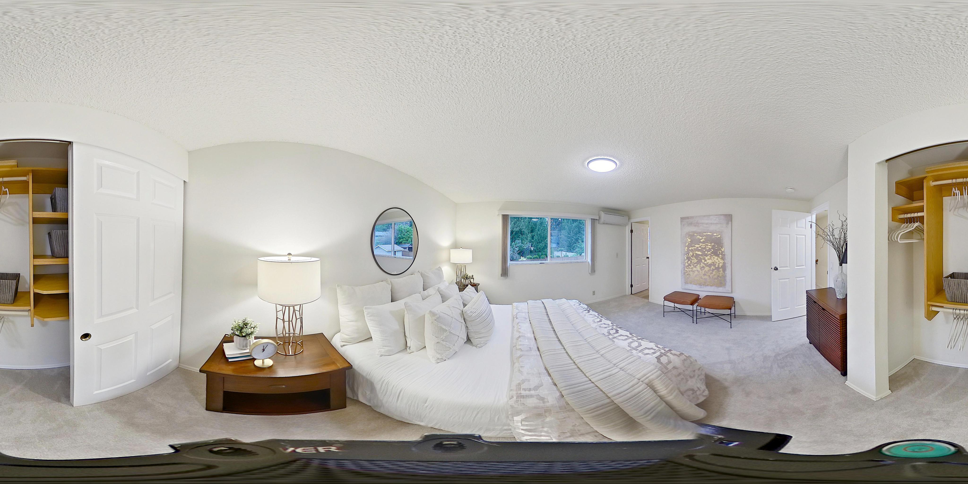 Modern Family Home with Garage in Kirkland, Washington